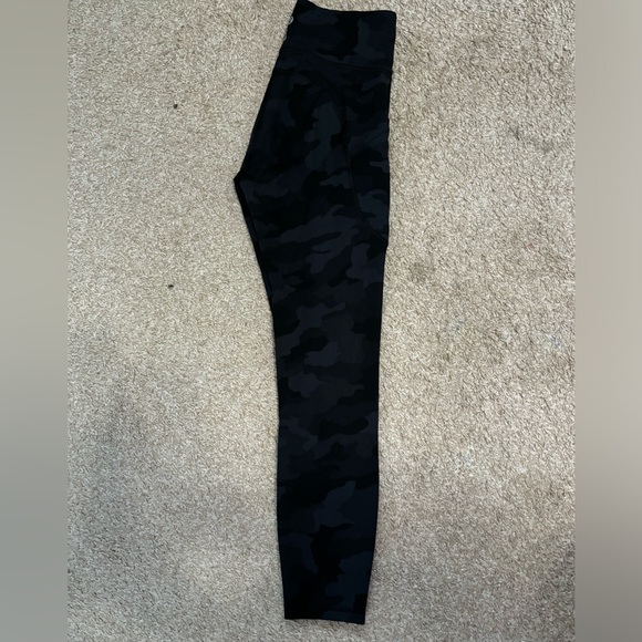 Lululemon invigorate HR Tight dark camo - Picture 6 of 7